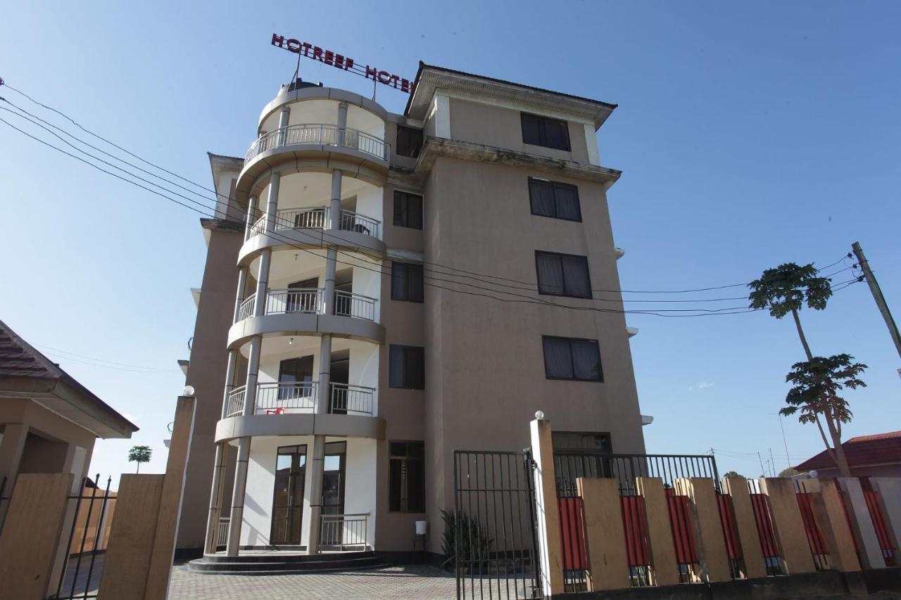 Hotreef Airport Hotel Daressalam Exterior foto