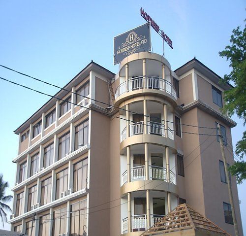 Hotreef Airport Hotel Daressalam Exterior foto